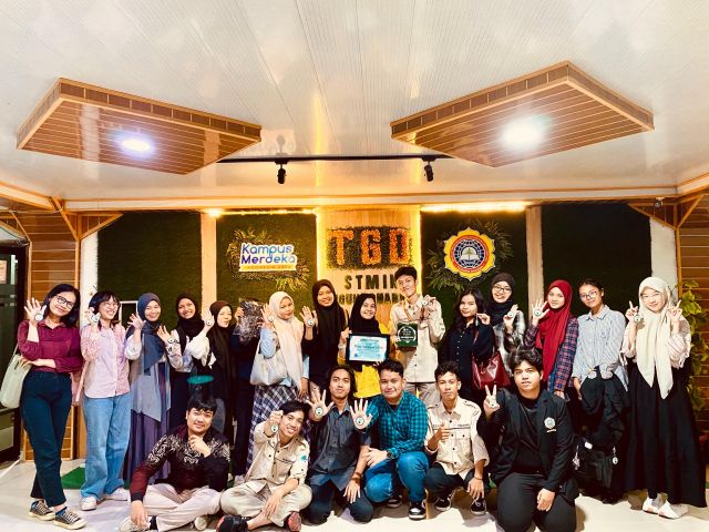 Penutupan Kelas Desain Publishing Club